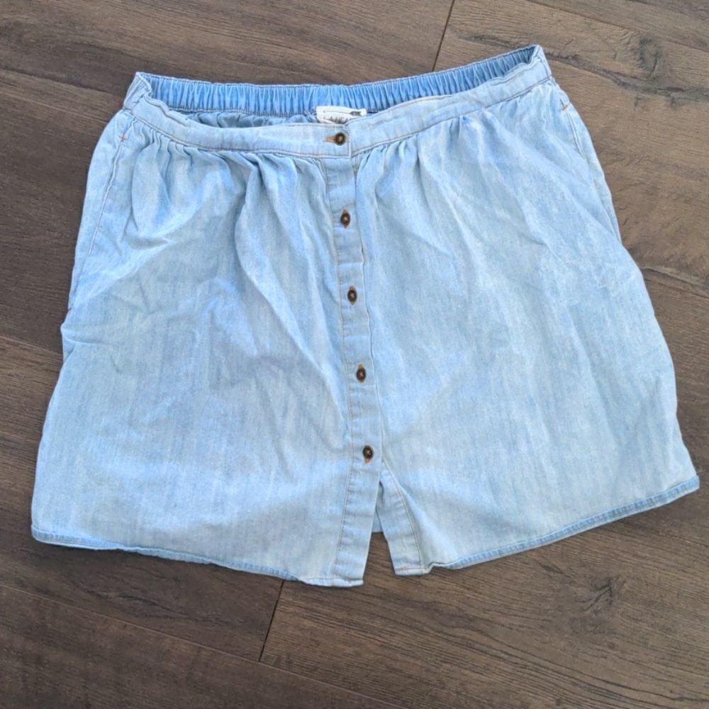L.A. Hearts Denim Chambray Button Front Skirt Medium‎